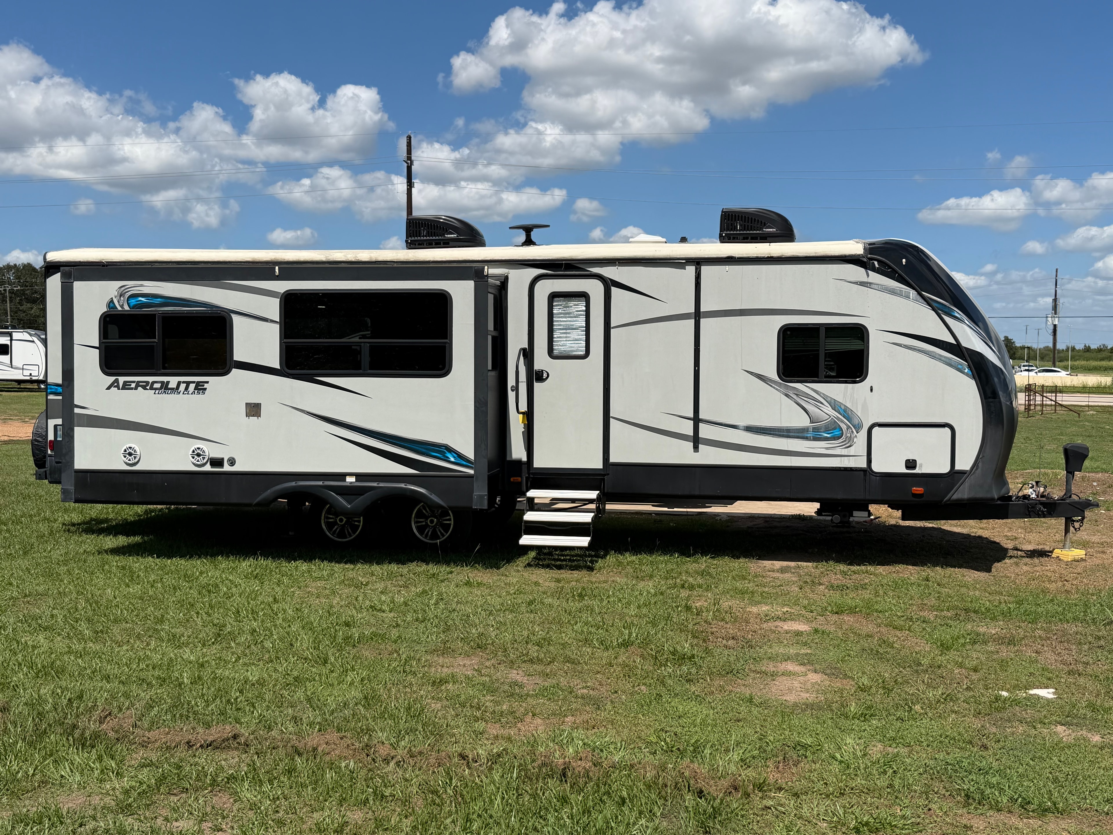 2017 Aerolite 298RESL travel trailer