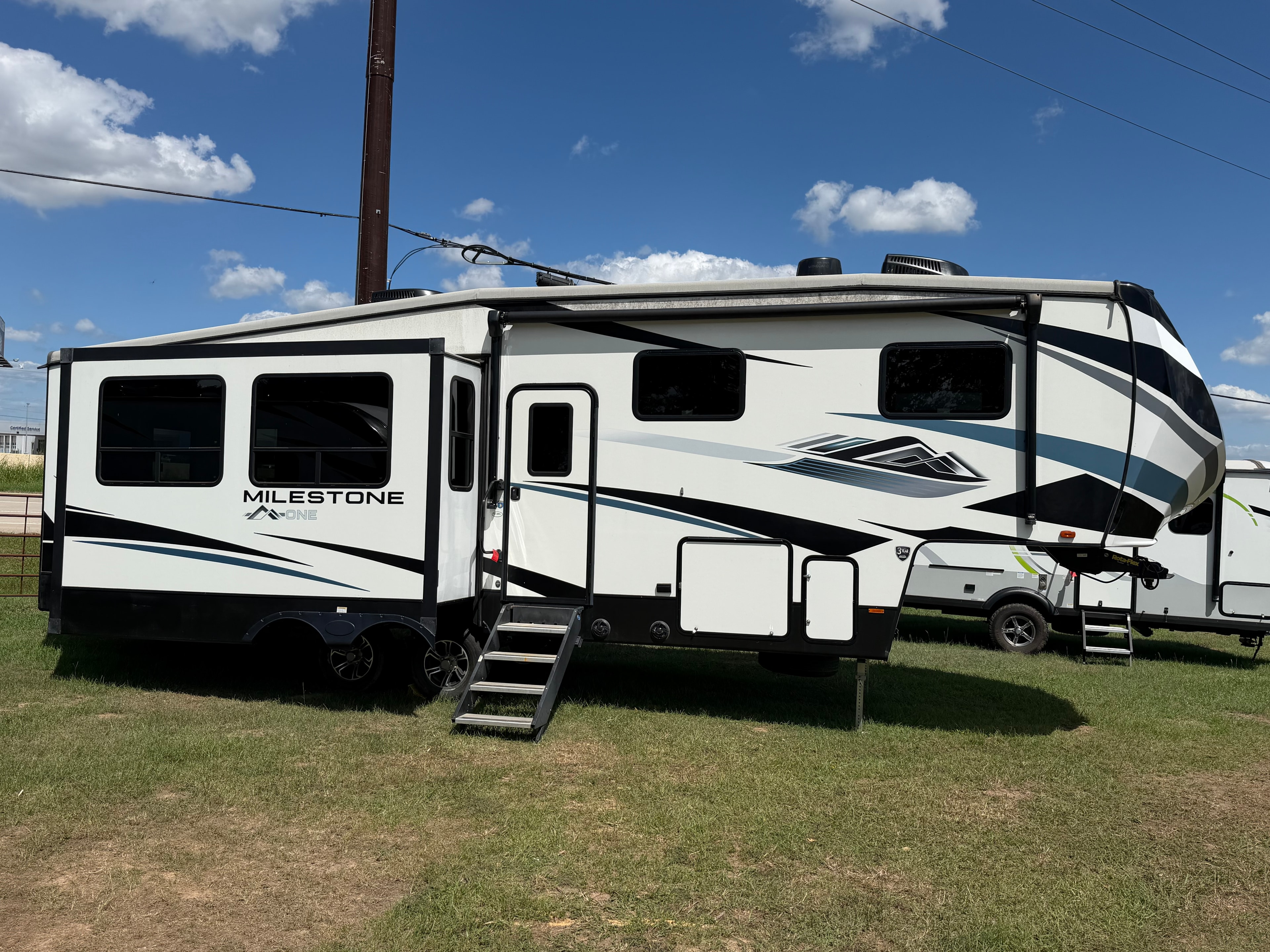2021 Heartland Milestone M-28RL fifth wheel